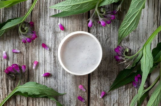 Comfrey (Root & Leaf): Deep‑Repair Herb for Skin, Joints, and Short‑Term Tissue Support